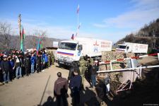 Şuşa-Xankəndi yolundan növbəti dəfə sülhməramlılara aid təminat avtomobilləri keçib (FOTO/VİDEO)