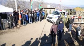 Şuşa-Xankəndi yolundan növbəti dəfə sülhməramlılara aid təminat avtomobilləri keçib (FOTO/VİDEO)