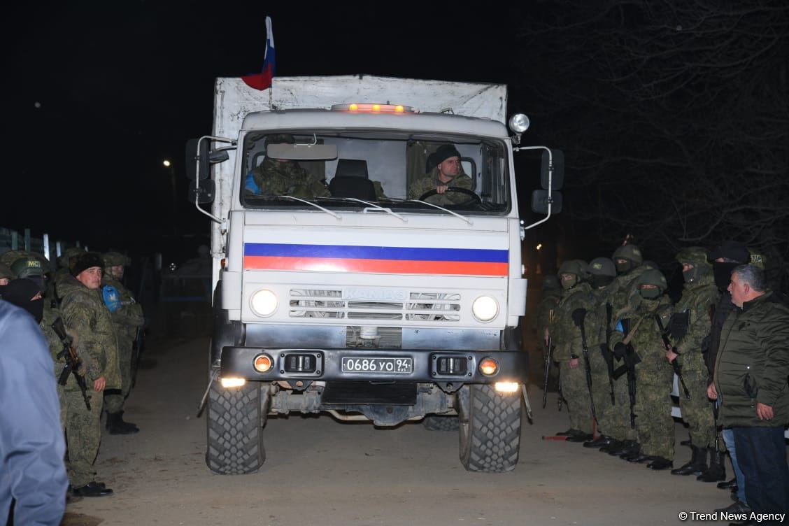 Laçın yolundan növbəti dəfə sülhməramlılara aid təminat avtomobilləri keçib (FOTO/VİDEO)