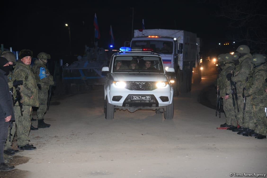 Laçın yolundan növbəti dəfə sülhməramlılara aid təminat avtomobilləri keçib (FOTO/VİDEO)