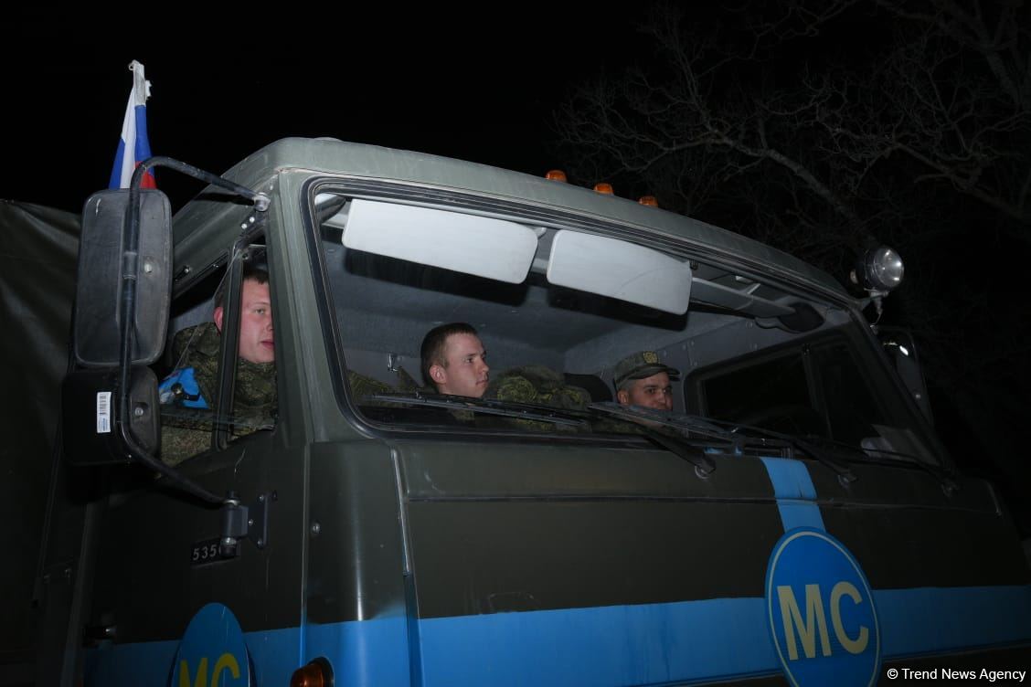 Laçın yolundan növbəti dəfə sülhməramlılara aid təminat avtomobilləri keçib (FOTO/VİDEO)