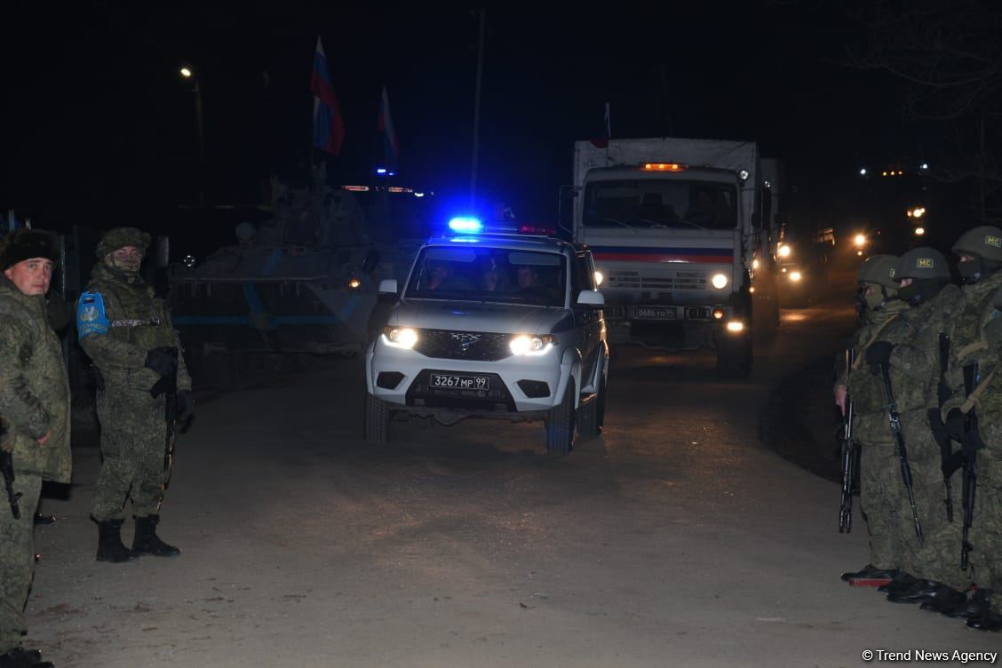 Laçın yolundan növbəti dəfə sülhməramlılara aid təminat avtomobilləri keçib (FOTO/VİDEO)