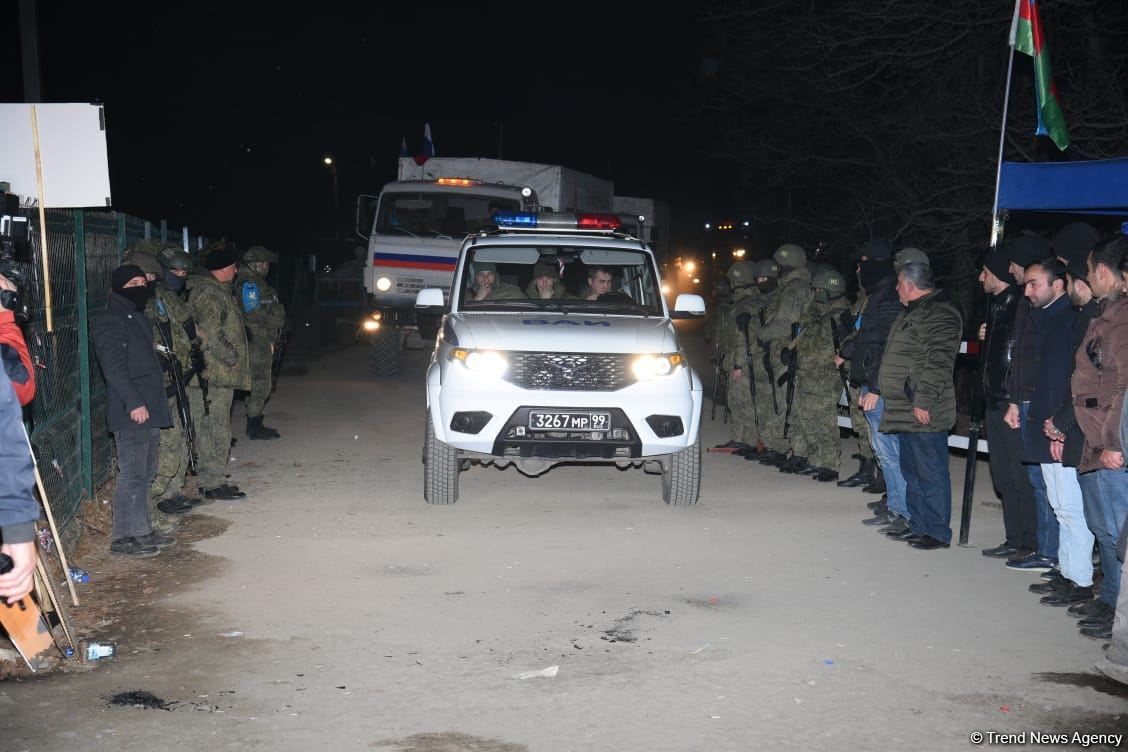 Laçın yolundan növbəti dəfə sülhməramlılara aid təminat avtomobilləri keçib (FOTO/VİDEO)