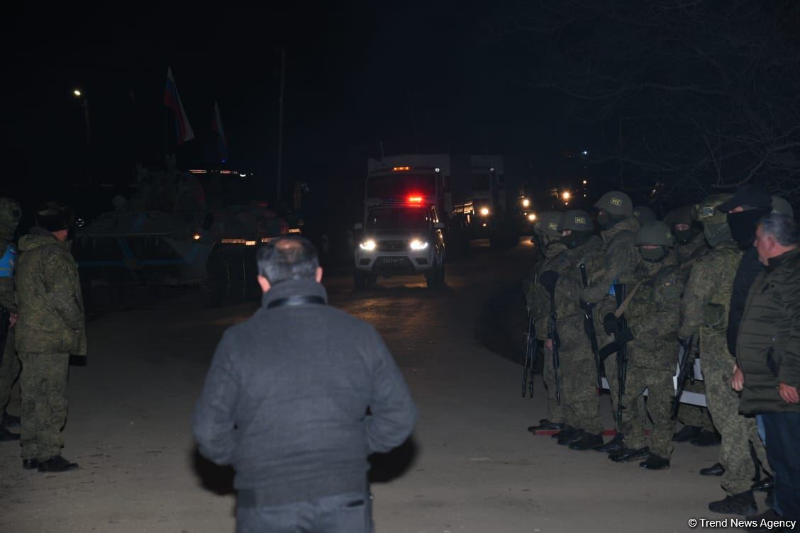 Laçın yolundan növbəti dəfə sülhməramlılara aid təminat avtomobilləri keçib (FOTO/VİDEO)