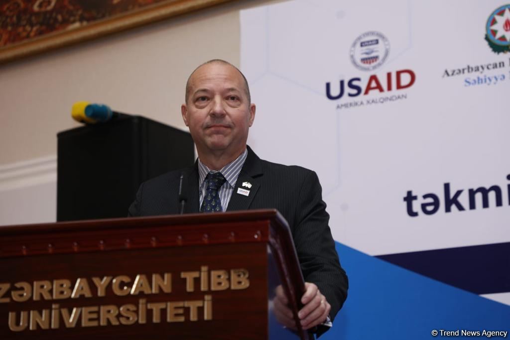Təcili tibbi yardım işlərinin gücləndirilməsi USAİD-lə Azərbaycanın əsas işlərindən biridir - Maykl Nerbass