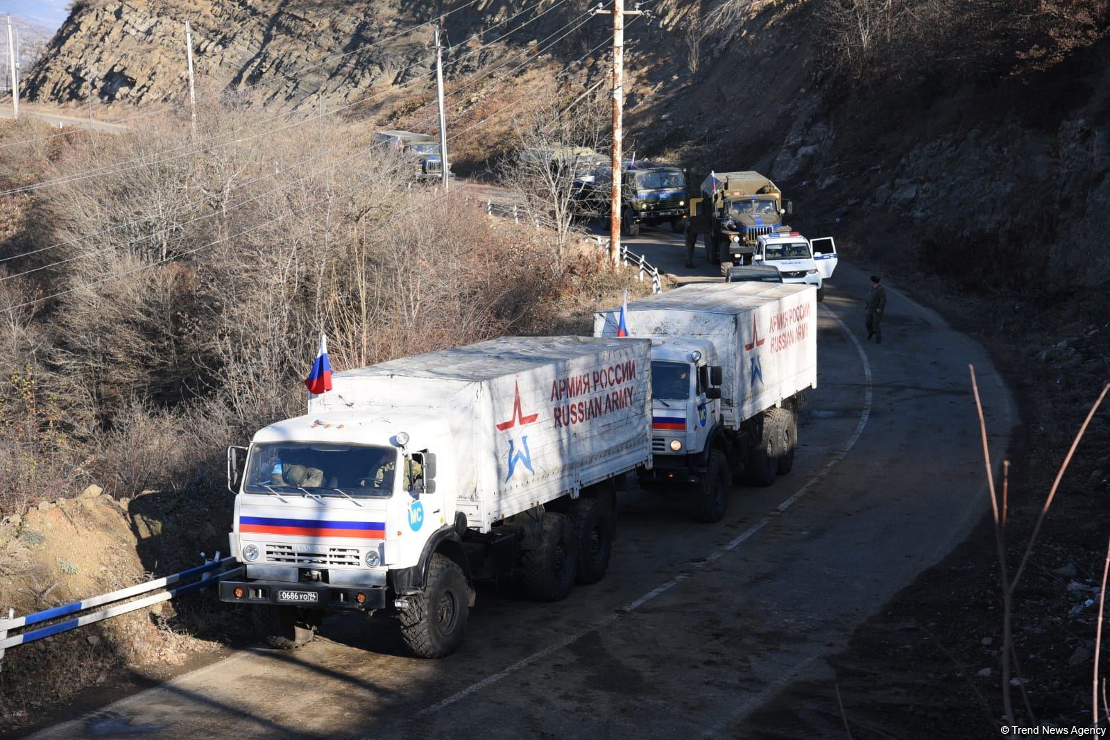 Şuşa-Xankəndi yolundan növbəti dəfə sülhməramlılara aid təminat avtomobilləri keçib (FOTO/VİDEO)