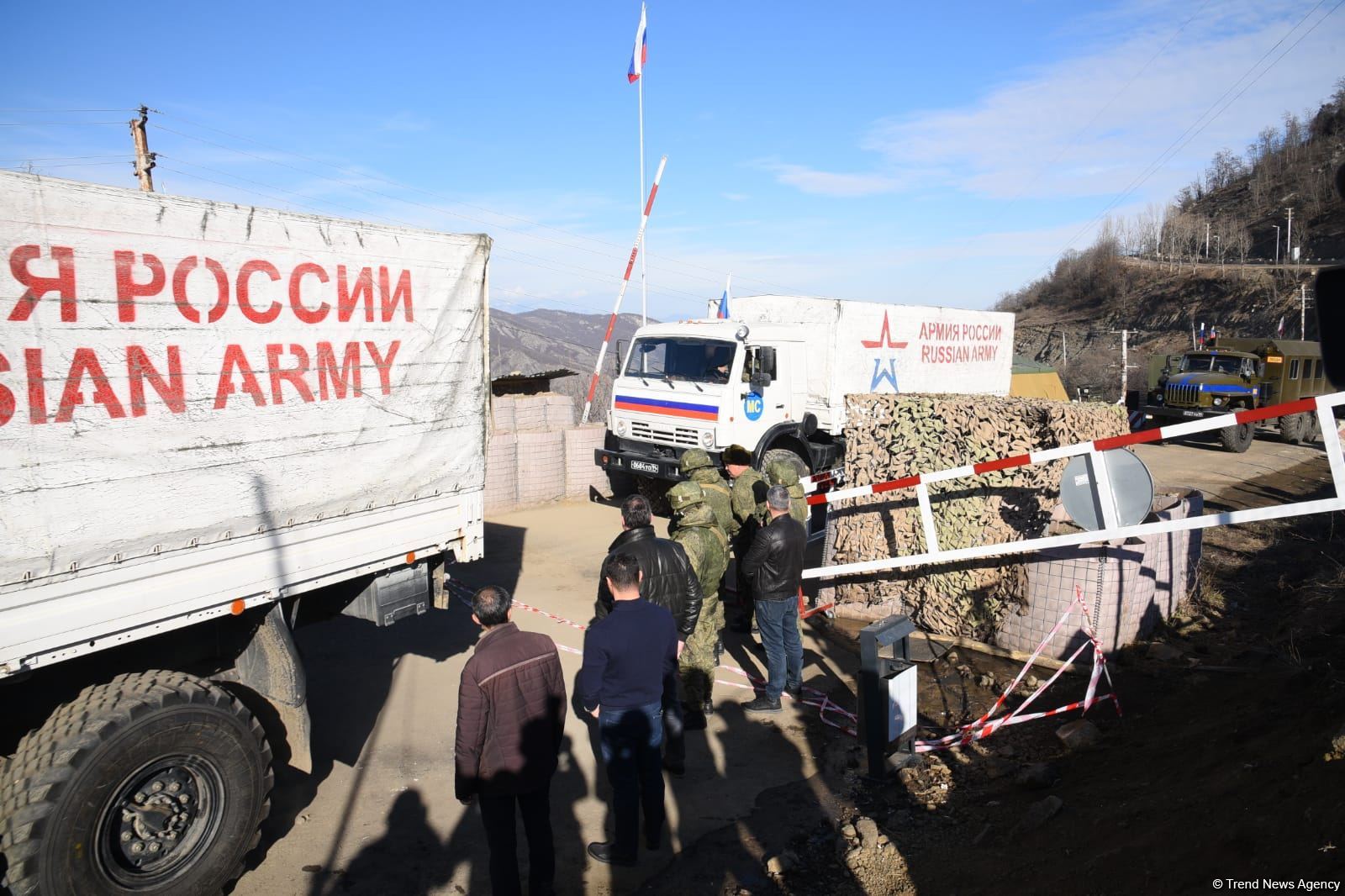 Şuşa-Xankəndi yolundan növbəti dəfə sülhməramlılara aid təminat avtomobilləri keçib (FOTO/VİDEO)