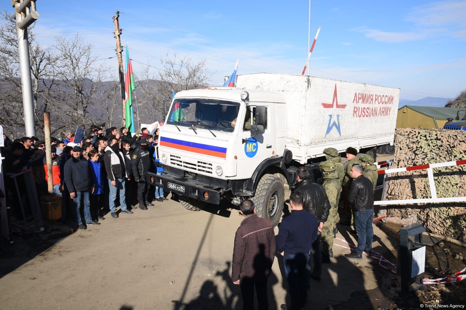 Şuşa-Xankəndi yolundan növbəti dəfə sülhməramlılara aid təminat avtomobilləri keçib (FOTO/VİDEO)