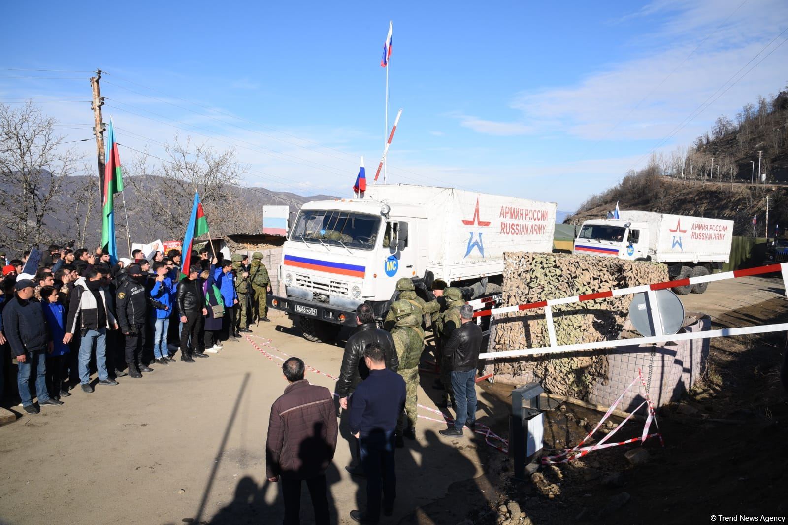 Şuşa-Xankəndi yolundan növbəti dəfə sülhməramlılara aid təminat avtomobilləri keçib (FOTO/VİDEO)