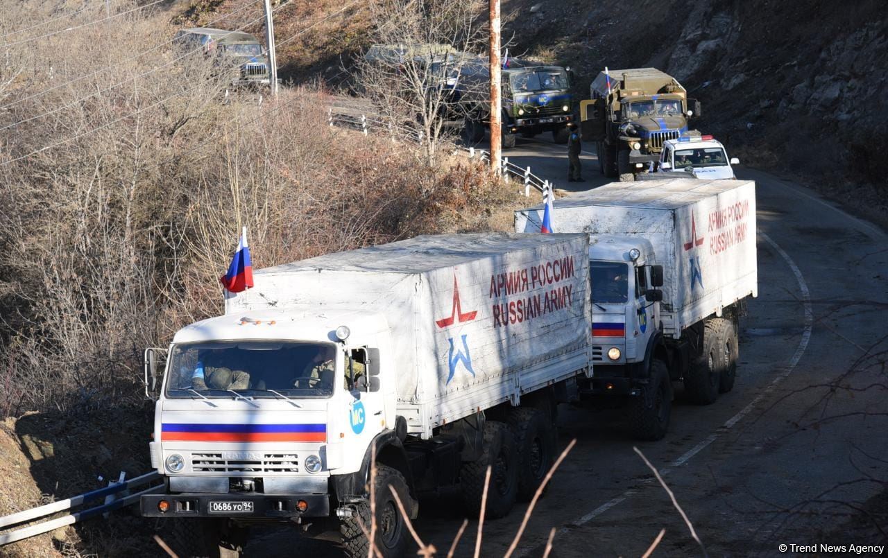 Şuşa-Xankəndi yolundan növbəti dəfə sülhməramlılara aid təminat avtomobilləri keçib (FOTO/VİDEO)