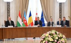 Prezident İlham Əliyev Buxarestdə yaşıl enerji ilə bağlı strateji tərəfdaşlıq haqqında Sazişin imzalanmasına dair plenar iclasda çıxış edib (FOTO/VİDEO) (YENİLƏNİB-3)