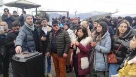 Laçın yolunda Azərbaycanlıların dinc aksiyası davam edir (FOTO/VİDEO)