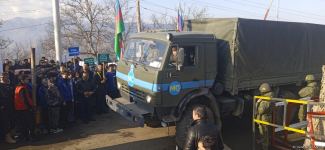Sülhməramlılara aid təminat avtomobilləri növbəti dəfə Laçın yolundan keçdi (FOTO/VİDEO)