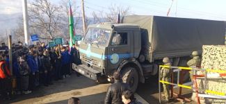 Sülhməramlılara aid təminat avtomobilləri növbəti dəfə Laçın yolundan keçdi (FOTO/VİDEO)