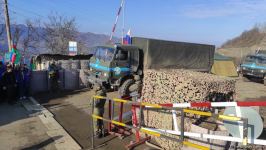Sülhməramlılara aid təminat avtomobilləri növbəti dəfə Laçın yolundan keçdi (FOTO/VİDEO)