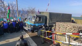 Sülhməramlılara aid təminat avtomobilləri növbəti dəfə Laçın yolundan keçdi (FOTO/VİDEO)