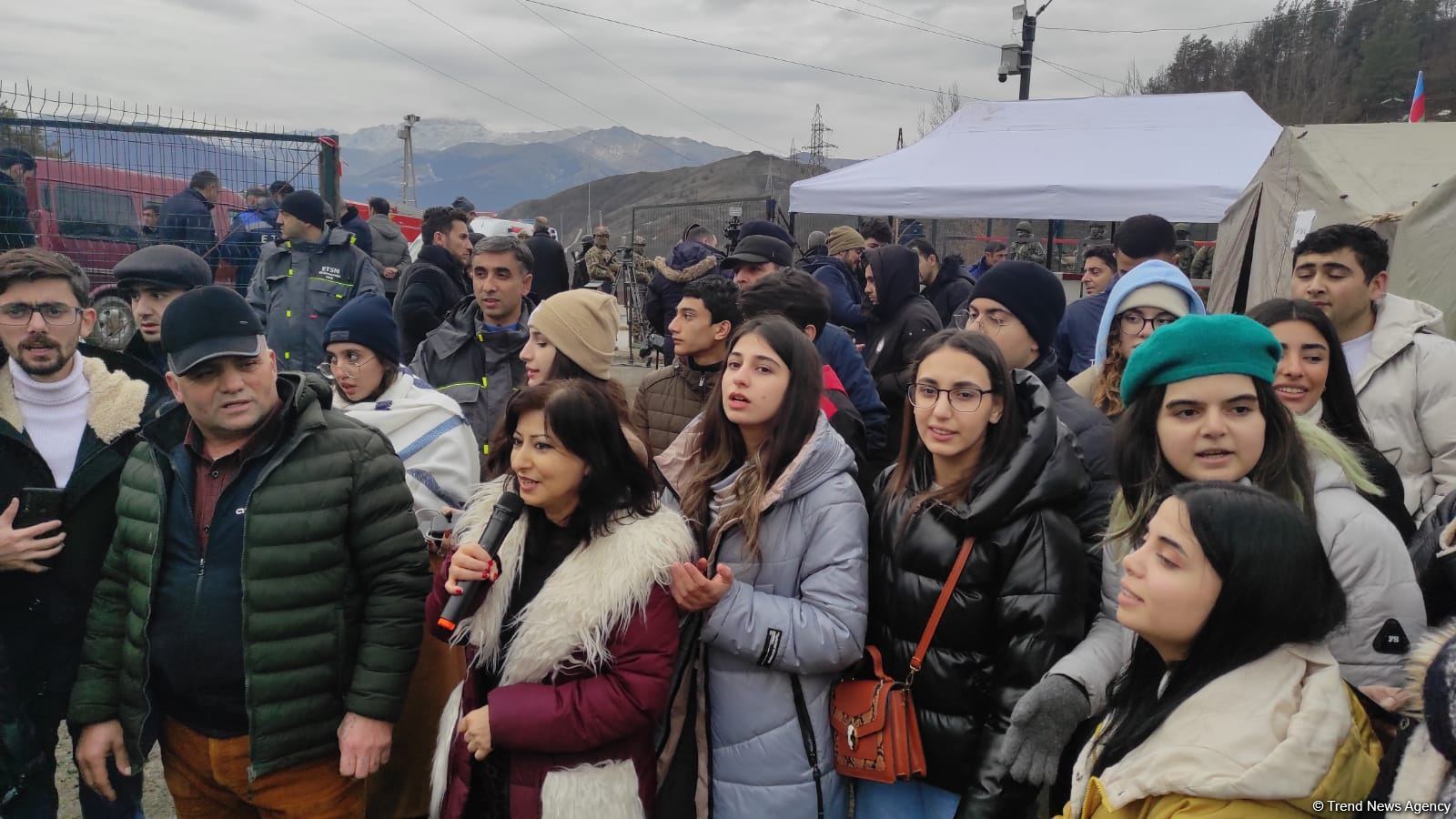 Laçın yolunda Azərbaycanlıların dinc aksiyası davam edir (FOTO/VİDEO)