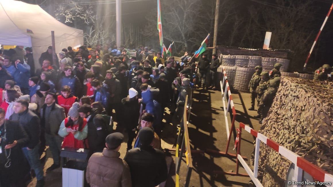Aksiya iştirakçıları və sülhməramlılar dünya çempionatının oyununu birlikdə izləyib (FOTO/VİDEO)
