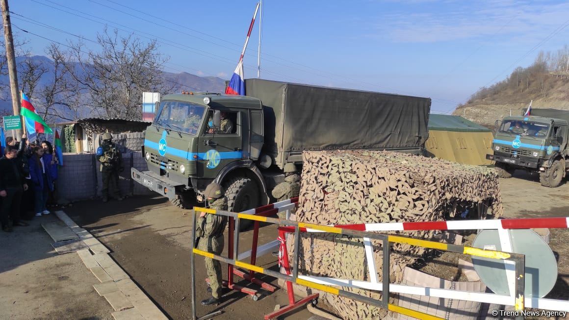 Sülhməramlılara aid təminat avtomobilləri növbəti dəfə Laçın yolundan keçdi (FOTO/VİDEO)