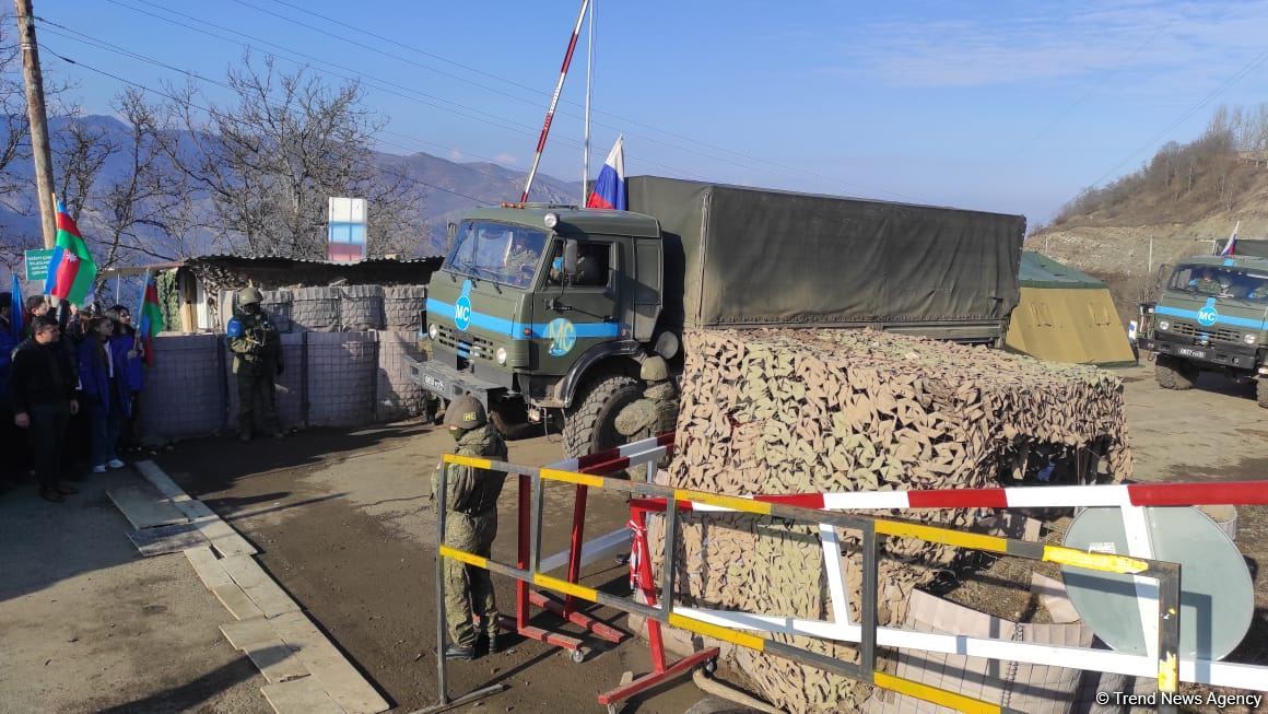 Sülhməramlılara aid təminat avtomobilləri növbəti dəfə Laçın yolundan keçdi (FOTO/VİDEO)