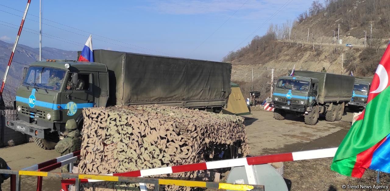 Sülhməramlılara aid təminat avtomobilləri növbəti dəfə Laçın yolundan keçdi (FOTO/VİDEO)