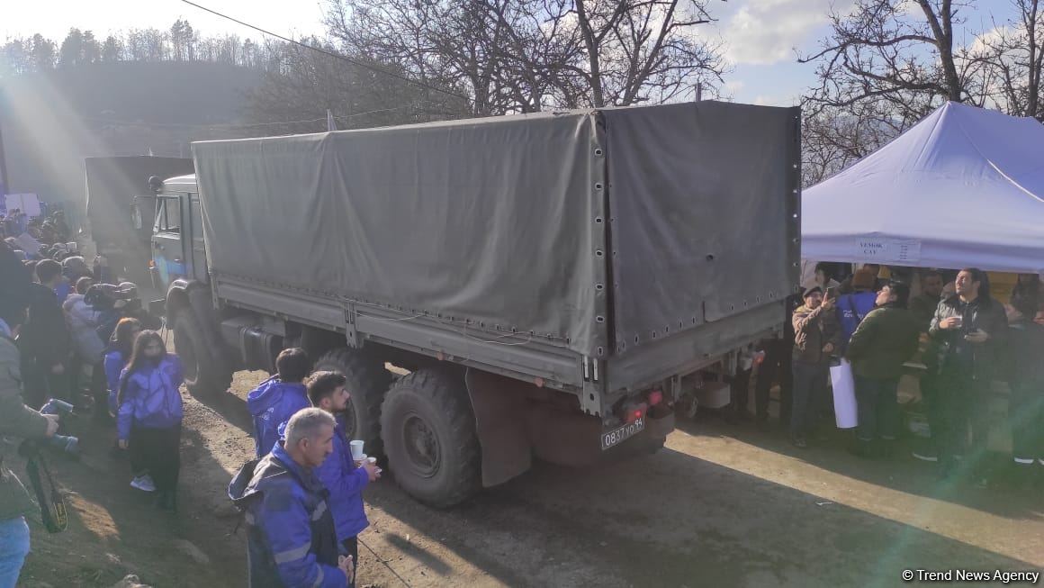 Sülhməramlılara aid təminat avtomobilləri növbəti dəfə Laçın yolundan keçdi (FOTO/VİDEO)