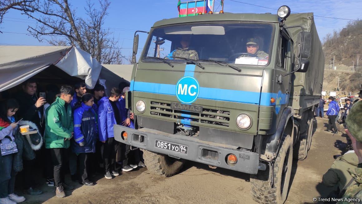 Sülhməramlılara aid təminat avtomobilləri növbəti dəfə Laçın yolundan keçdi (FOTO/VİDEO)