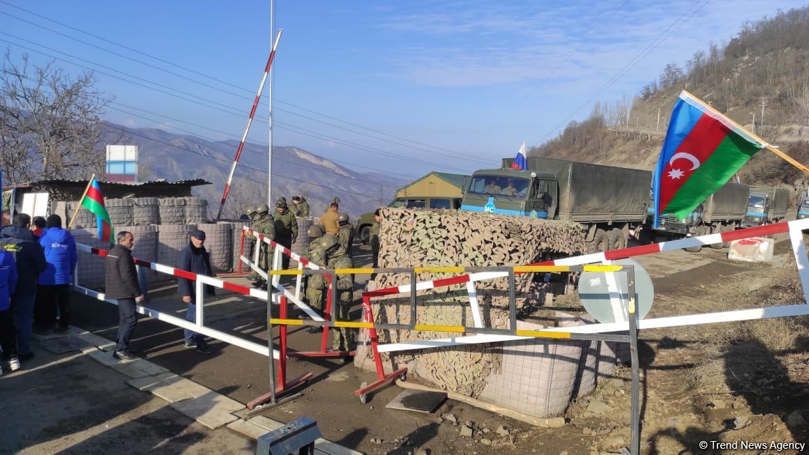 Sülhməramlılara aid təminat avtomobilləri növbəti dəfə Laçın yolundan keçdi (FOTO/VİDEO)