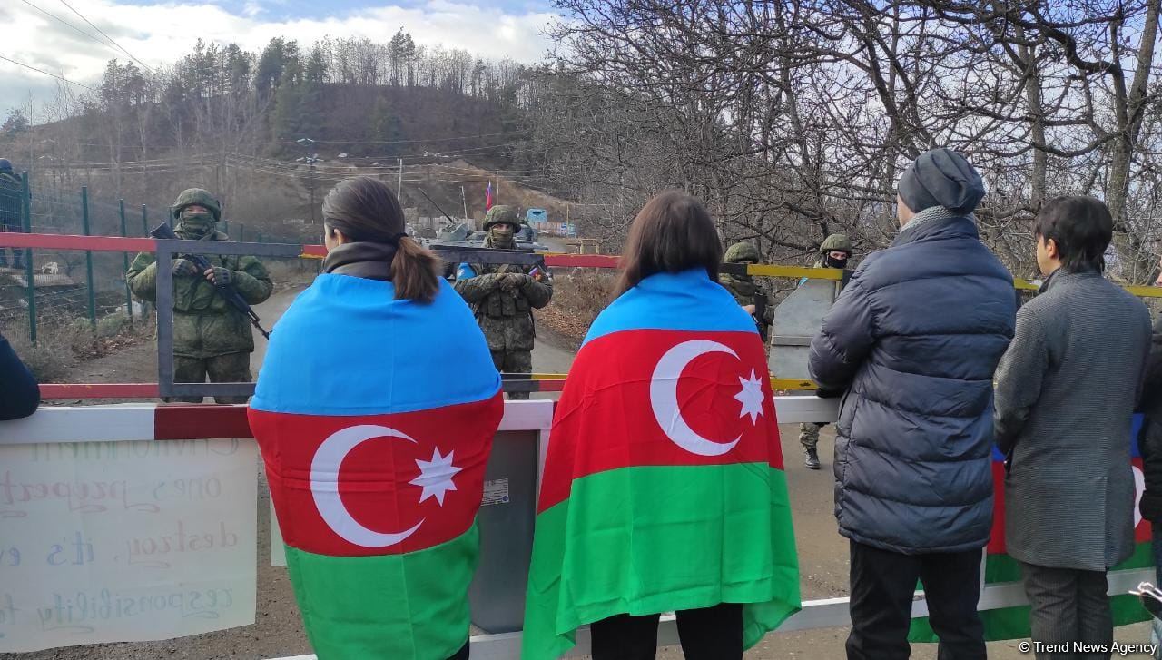 Laçın yolunda Azərbaycanlıların dinc aksiyası davam edir (FOTO/VİDEO)