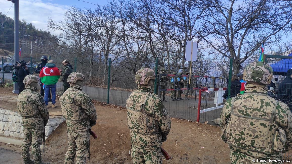 Laçın yolunda Azərbaycanlıların dinc aksiyası davam edir (FOTO/VİDEO)