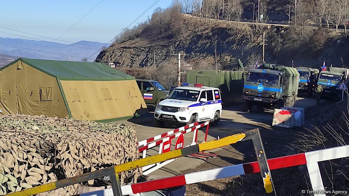 Sülhməramlılara aid təminat avtomobilləri növbəti dəfə Laçın yolundan keçdi (FOTO/VİDEO)