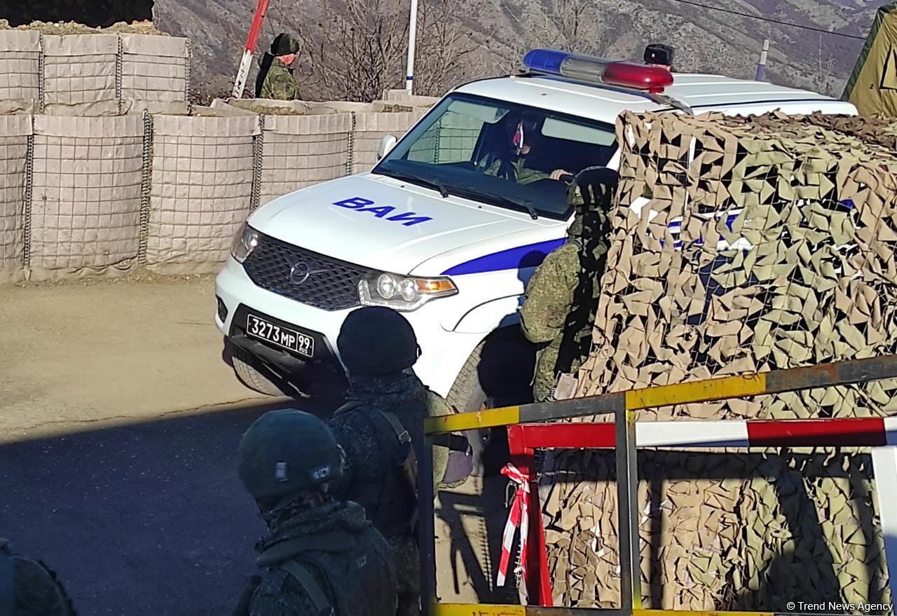 Sülhməramlılara aid təminat avtomobilləri növbəti dəfə Laçın yolundan keçdi (FOTO/VİDEO)
