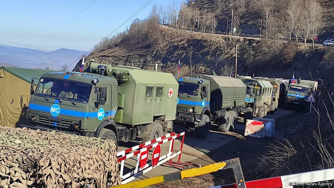 Sülhməramlılara aid təminat avtomobilləri növbəti dəfə Laçın yolundan keçdi (FOTO/VİDEO)