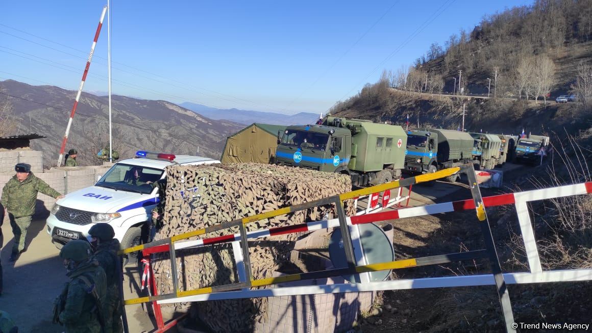 Sülhməramlılara aid təminat avtomobilləri növbəti dəfə Laçın yolundan keçdi (FOTO/VİDEO)