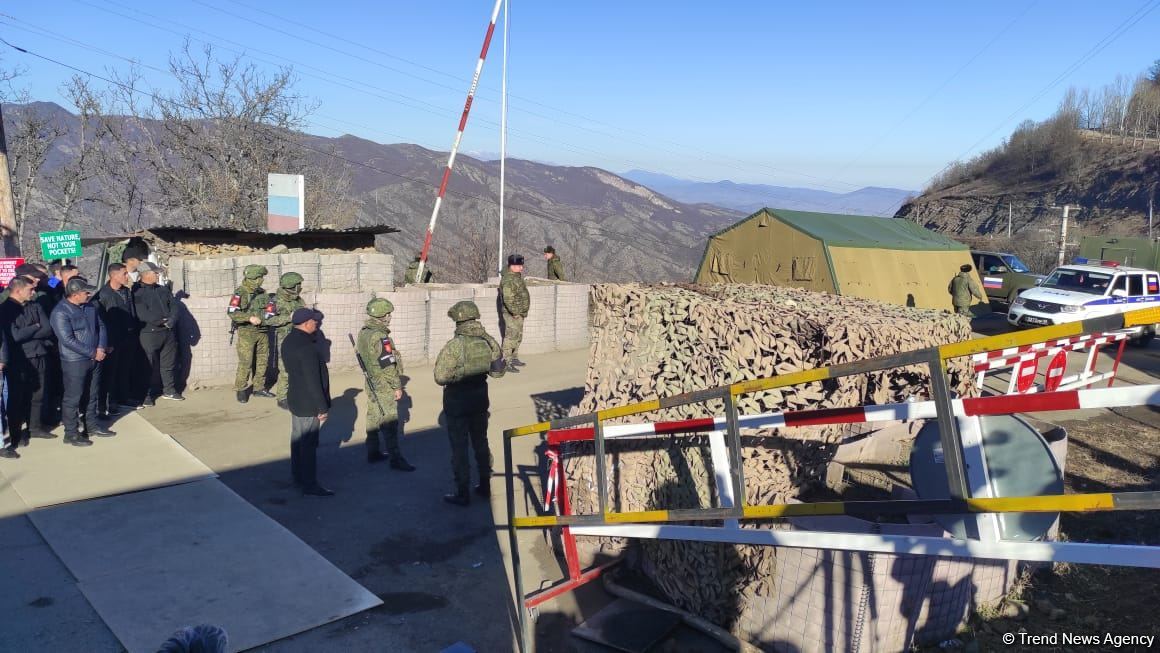 Sülhməramlılara aid təminat avtomobilləri növbəti dəfə Laçın yolundan keçdi (FOTO/VİDEO)