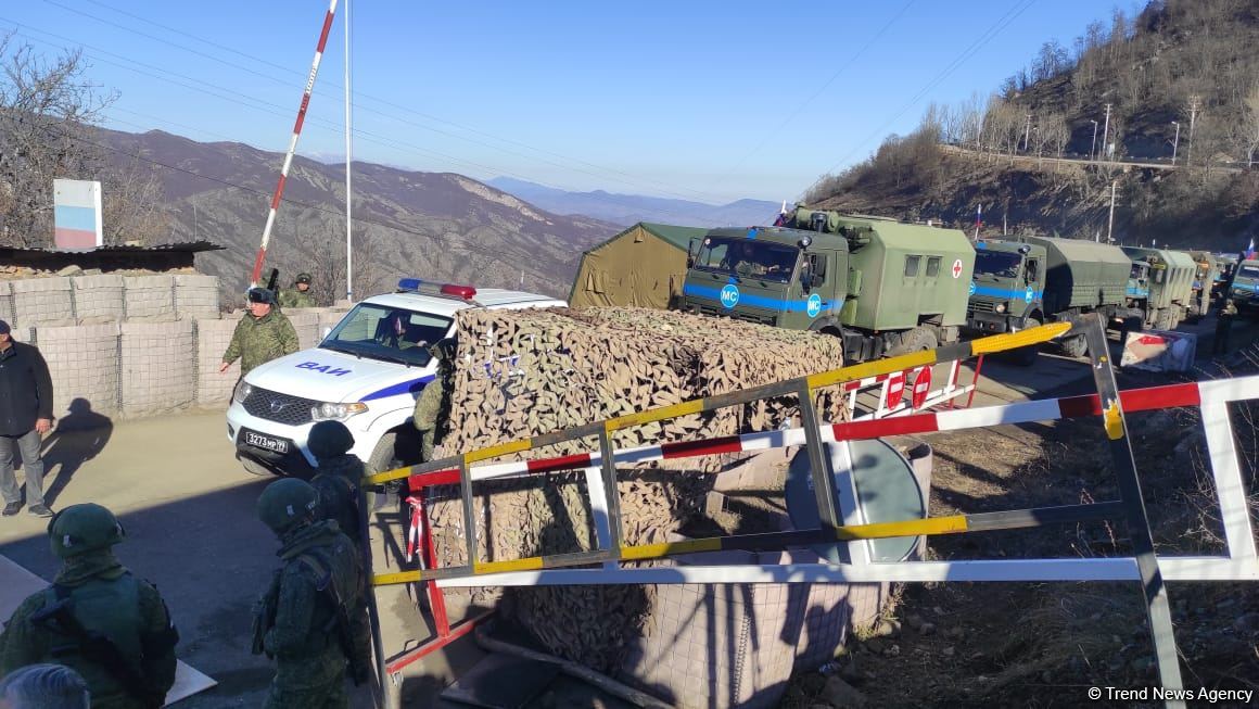 Sülhməramlılara aid təminat avtomobilləri növbəti dəfə Laçın yolundan keçdi (FOTO/VİDEO)