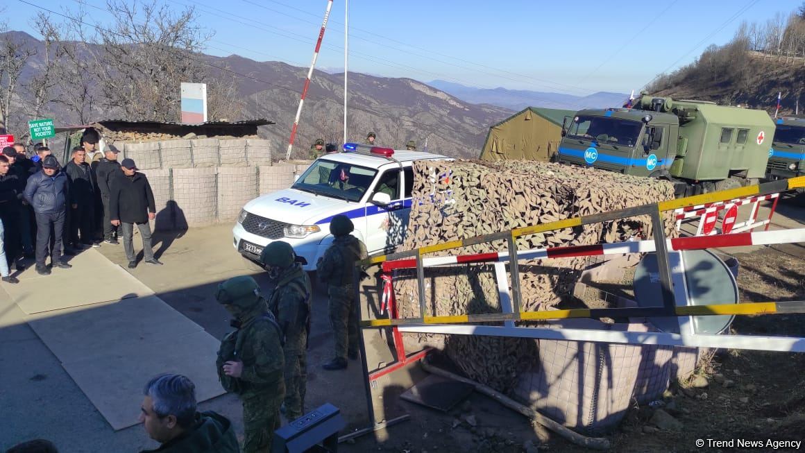 Sülhməramlılara aid təminat avtomobilləri növbəti dəfə Laçın yolundan keçdi (FOTO/VİDEO)
