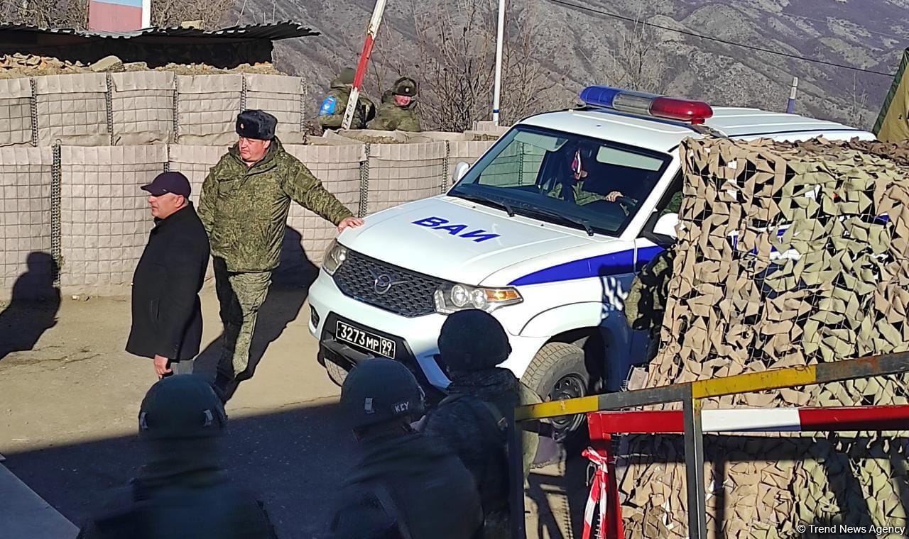 Sülhməramlılara aid təminat avtomobilləri növbəti dəfə Laçın yolundan keçdi (FOTO/VİDEO)