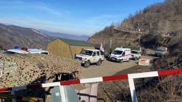Beynəlxalq Qızıl Xaç Komitəsinə məxsus avtomobil və təcili yardım maşını Laçın yolundan keçib (FOTO/VİDEO)