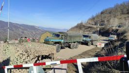 Laçın yolundan növbəti dəfə sülhməramlılara aid təminat avtomobilləri keçib (FOTO/VİDEO)