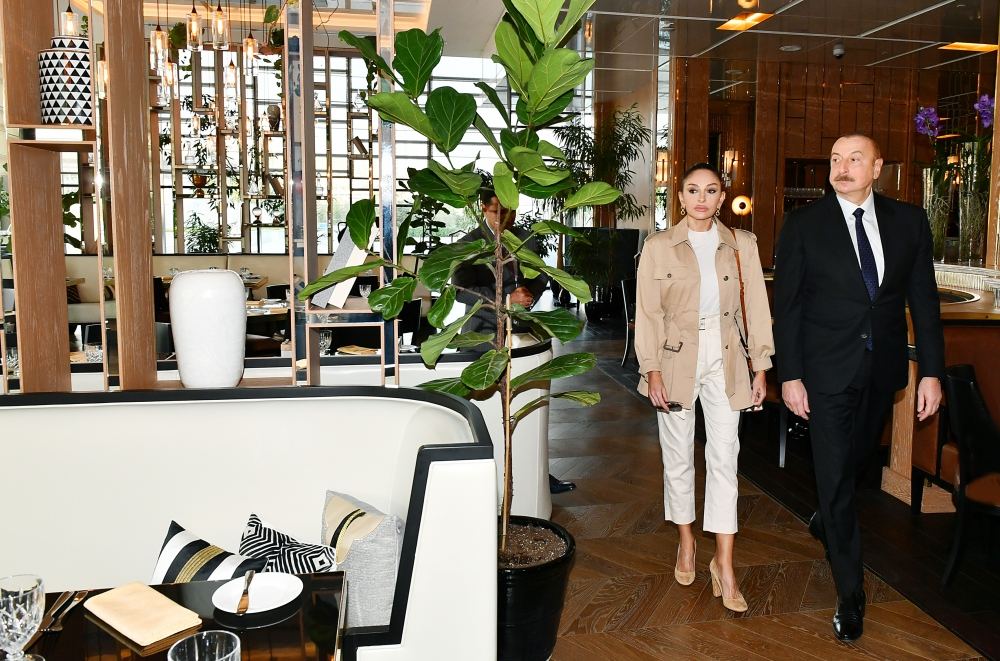 Prezident İlham Əliyev və Birinci xanım Mehriban Əliyeva “The Ritz-Carlton Baku” otelinin açılışında iştirak ediblər (YENİLƏNİB) (FOTO/VİDEO)