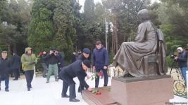 TDT-nin Bakı-Şuşa forumunun iştirakçıları Fəxri və Şəhidlər xiyabanlarını ziyarət ediblər (FOTO)