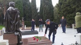 TDT-nin Bakı-Şuşa forumunun iştirakçıları Fəxri və Şəhidlər xiyabanlarını ziyarət ediblər (FOTO)