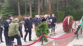 TDT-nin Bakı-Şuşa forumunun iştirakçıları Fəxri və Şəhidlər xiyabanlarını ziyarət ediblər (FOTO)