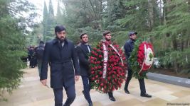 TDT-nin Bakı-Şuşa forumunun iştirakçıları Fəxri və Şəhidlər xiyabanlarını ziyarət ediblər (FOTO)