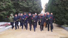 TDT-nin Bakı-Şuşa forumunun iştirakçıları Fəxri və Şəhidlər xiyabanlarını ziyarət ediblər (FOTO)