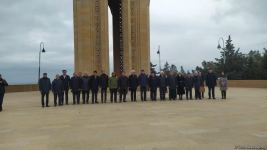 TDT-nin Bakı-Şuşa forumunun iştirakçıları Fəxri və Şəhidlər xiyabanlarını ziyarət ediblər (FOTO)