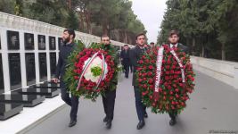 TDT-nin Bakı-Şuşa forumunun iştirakçıları Fəxri və Şəhidlər xiyabanlarını ziyarət ediblər (FOTO)