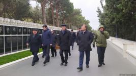 TDT-nin Bakı-Şuşa forumunun iştirakçıları Fəxri və Şəhidlər xiyabanlarını ziyarət ediblər (FOTO)