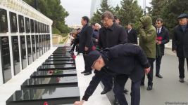 TDT-nin Bakı-Şuşa forumunun iştirakçıları Fəxri və Şəhidlər xiyabanlarını ziyarət ediblər (FOTO)